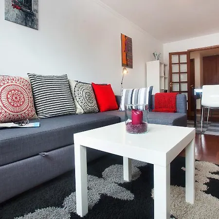 Cozy And Comfy Graca Apartment